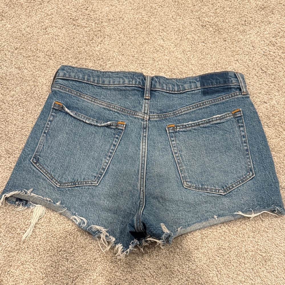 ABERCROMBIE HIGH RISE MOM SHORT